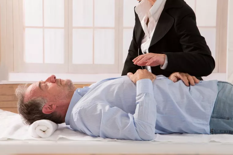 Se faire accompagner pour le traitement d'une addiction par une praticienne en hypnose Ericksonienne, Bastia, Clora Hypnose